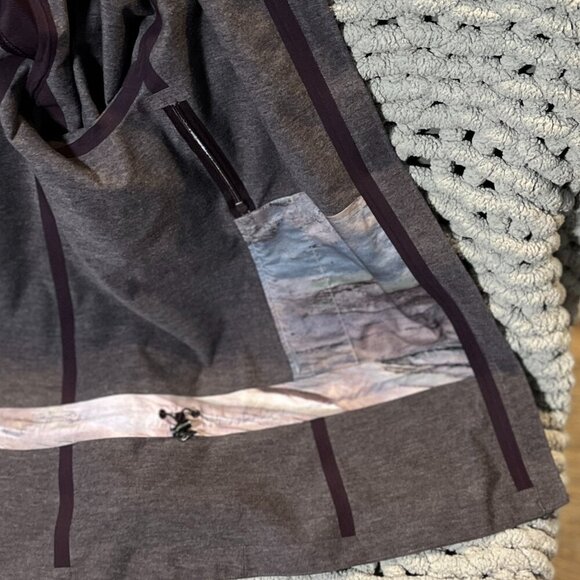 Lululemon The Drizz Lightweight Rain Jacket in Black Cherry Size 4 - Picture 14 of 16